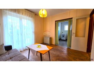 Rovinj, stan, 2 SS, parking, 1. kat u stambenoj zgradi centa