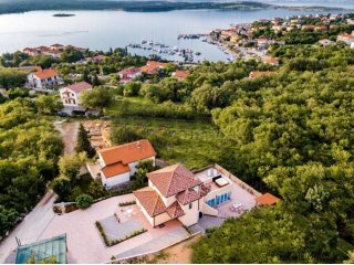 Prekrasna villa blizu mora! Otok Krk!