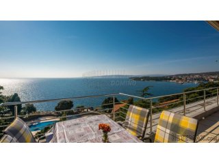 Penthouse u gradu Krku! Prvi red do mora!Tražena lokacija!