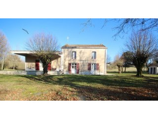 Beautiful 3 bedroom converted railway..
