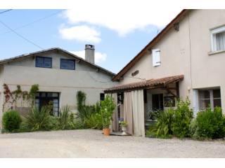3-bed cottage with separate building in..