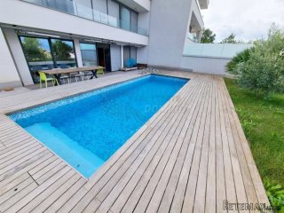 Apartman s velikom okućnicom i bazenom!