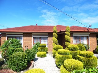 Family Dream Home in Top Location!