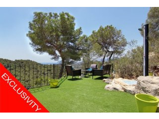 Large 5 bedroom villa with sea and..