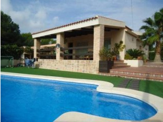 3 Bedroom 2 Bathroom Villa In..