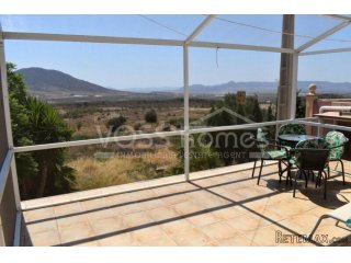EXCLUSIVE LISTING WITH VOSS HOMES - A recently decorated 2..