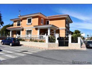 A huge, very attractive villa both inside and out in the..