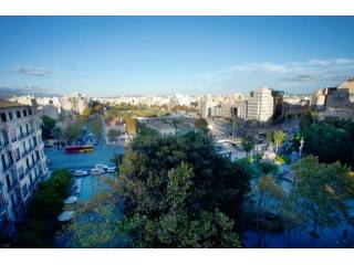 Spacious Apartment Located In The Plaza..
