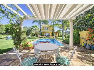Villa for sale in El Rosario, Marbella..