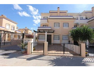 3 Bedroom 2 Bathroom Townhouse In La..