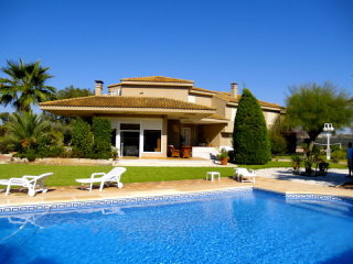 6 Bedrooms - Villa - Alicante - For Sale