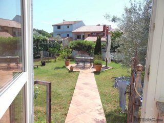 Istra,Fažana,Kuća sa apartmanima 200m od mora