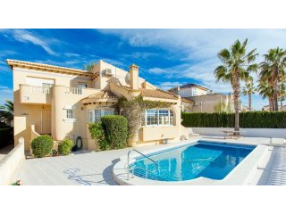 4 Bedrooms - Villa - Alicante - For Sale