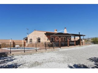 A lovely 4 bedroom, 1 bathroom Country House of 230m2 with..