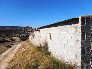 Ware house of 60m2 located between Zurgena and Palaces on a..