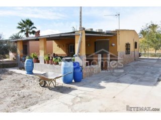 Casita of Appoximetely 50m2 with 2,900m2 of fenced land..