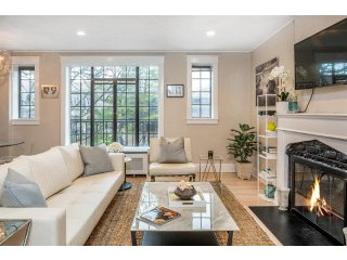 2 bedroom Commercial Property For Sale:..