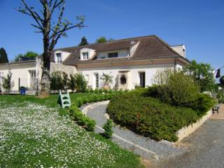 Detached 7 Bedroomed Home With Large..
