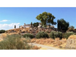 NEW LISTING - Amazing country property of 200 m² built on a..