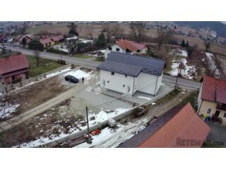U popunosti renoviran stan sa okućnicom u Zlataru površine 9