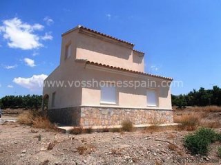 Villa that needs to be finished on a plot of 460m2. This..