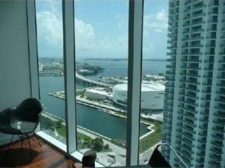 2 bedroom Flat For Sale: Miami 33132