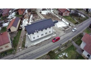 U popunosti renoviran stan sa okućnicom u Zlataru površine 1