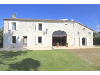 Superb 4-bedroom stone residence in..