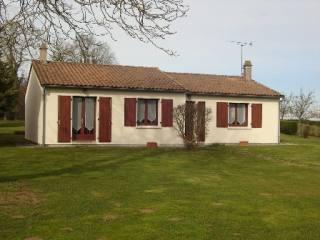 Bungalow with large barn Between..