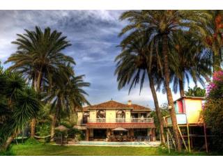 Villa for Sale in Almayate..