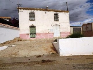 VILLAGE house of 2 storeys of 220m2 IN NEED OF RENOVATION..