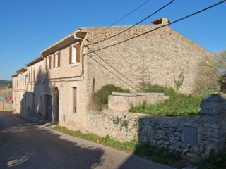 Old Townhouse With Patio To Reform In..