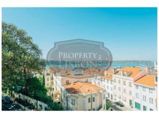 HUGE Sunny 3+ Bedroom 3 Bathroom..
