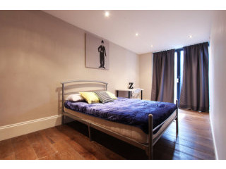 Single with double bed near Ealing..