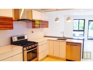 2 bedroom Apartment For Sale: 995..