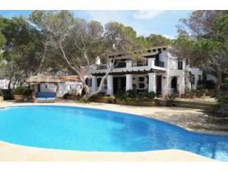 Marvelous property in Cala Vadella with..