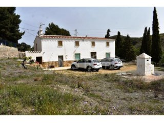 NEW LISTING - A traditional spanish two storey Country..