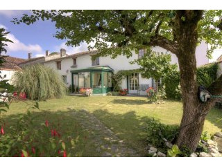 Spacious 5 Bedroom House With Pool -..