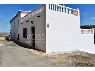 Large 200m2, semi detached, Two storey, 6 bedrooms and 2..