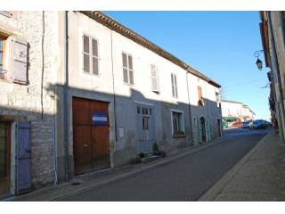 Spacious, South Facing Village House..