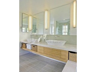 Massive 3 Bedroom == 2300 Sf == 3 Baths..