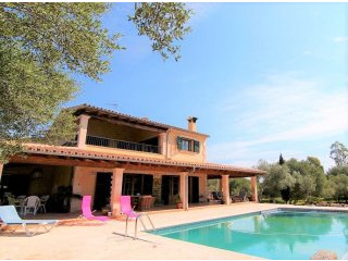 Splendid country home with sea views in..