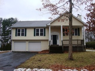 62 Buckingham St Manchester, CT, 06042..