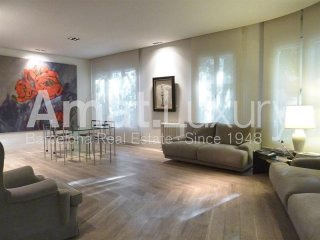 4 bedroom Flat For Sale: BARCELONA..