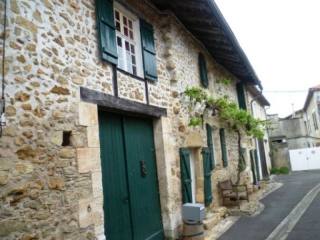 EC0260al Adorable, Spacious, Medieval..