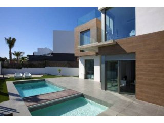 4 Bedroom 3 Bathroom Villa In..
