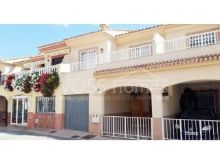 A ready to move into, large terrace house in Huercal-Overa..