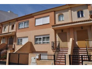Fantastic townhouse in thriving town..
