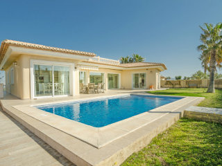 4 Bedrooms - Villa - Alicante - For Sale