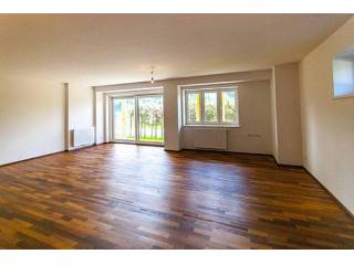 New and generous apartment in the ski..